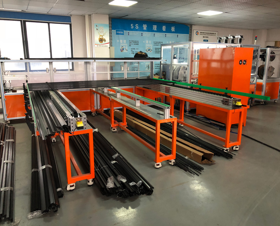 鋁型材自動(dòng)加工機(jī)2